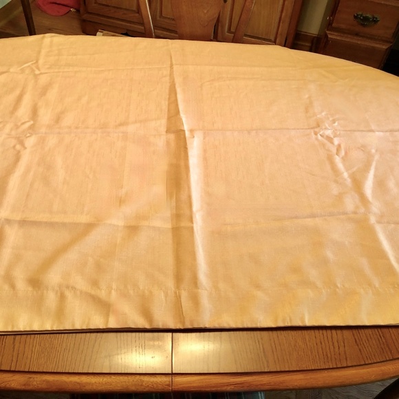 🦃 SALE 60"x84" oblong, gold, hotel/restaurant supply oblong tablecloth. Like New - Picture 6 of 8